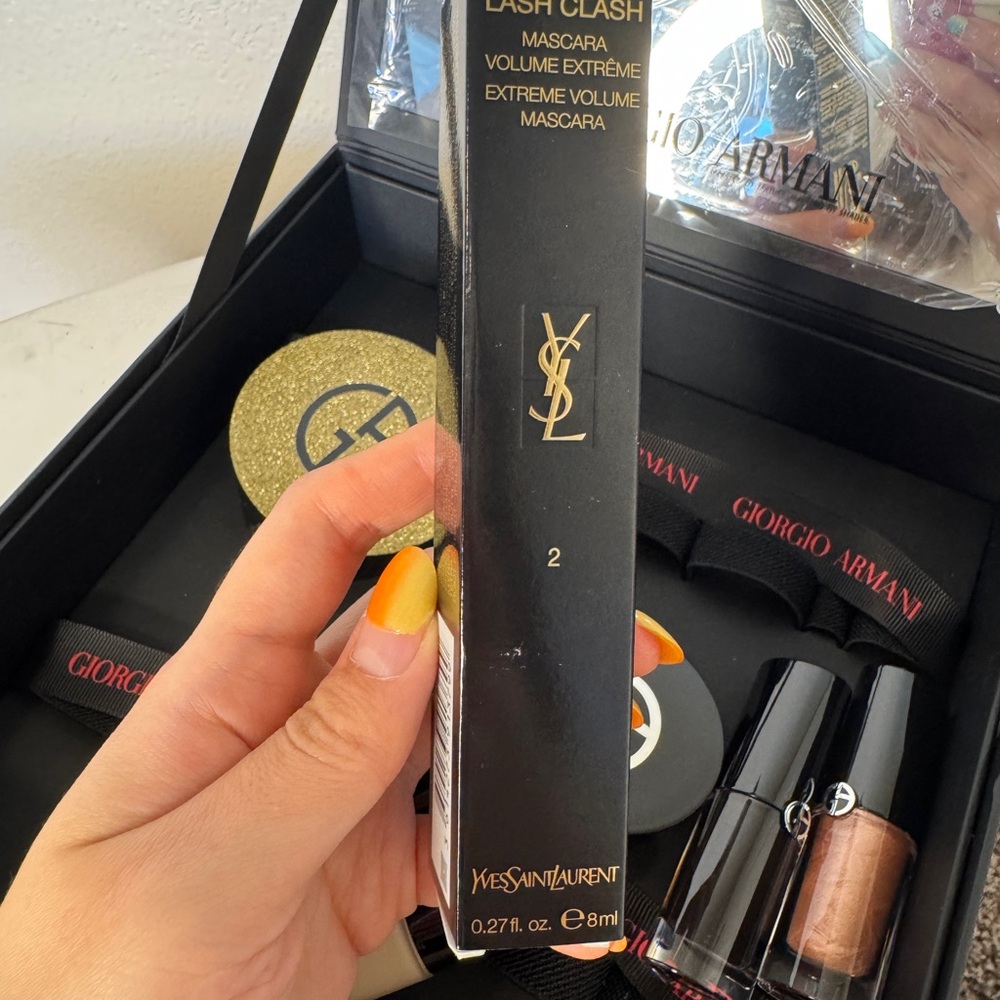 Giorgio Armani makeup gift set - Picture 5 of 11